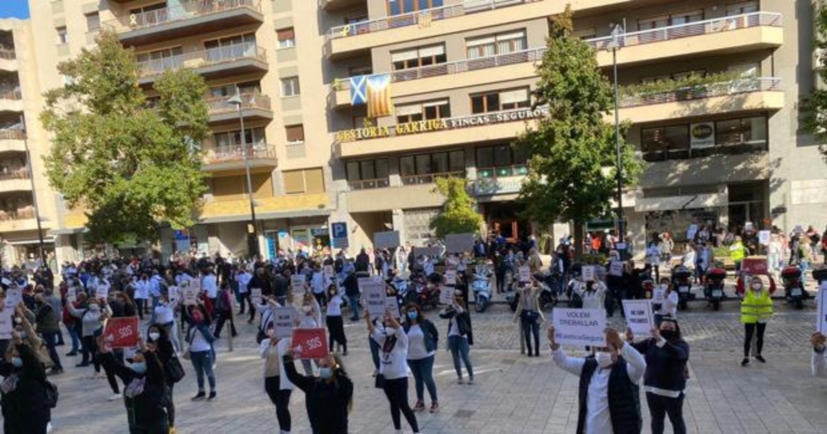 Representantes del sector de la estética manifestándose