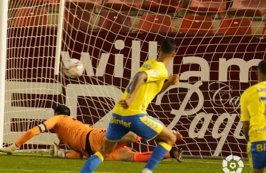 Maikel Mesa, que el año pasado logró el gol de la permanencia para el Albacete, hizo de penalti el empate a uno