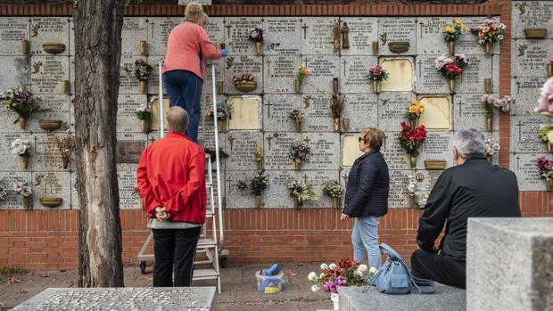 ¿Puedo acudir al cementerio en Madrid durante el puente de Todos los Santos?