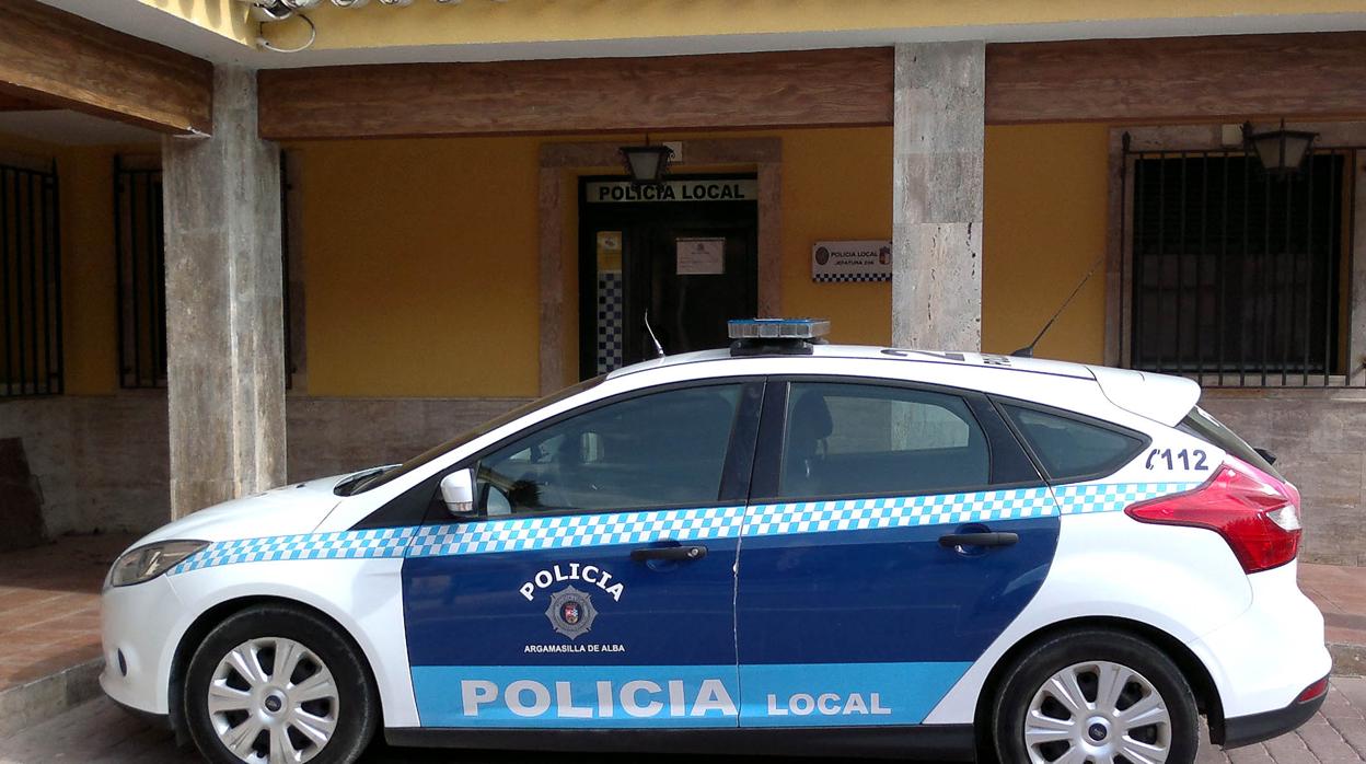 La policía local de Argamasilla tuvo que desalojar a los jóvenes que pariticpan en esta fiesta