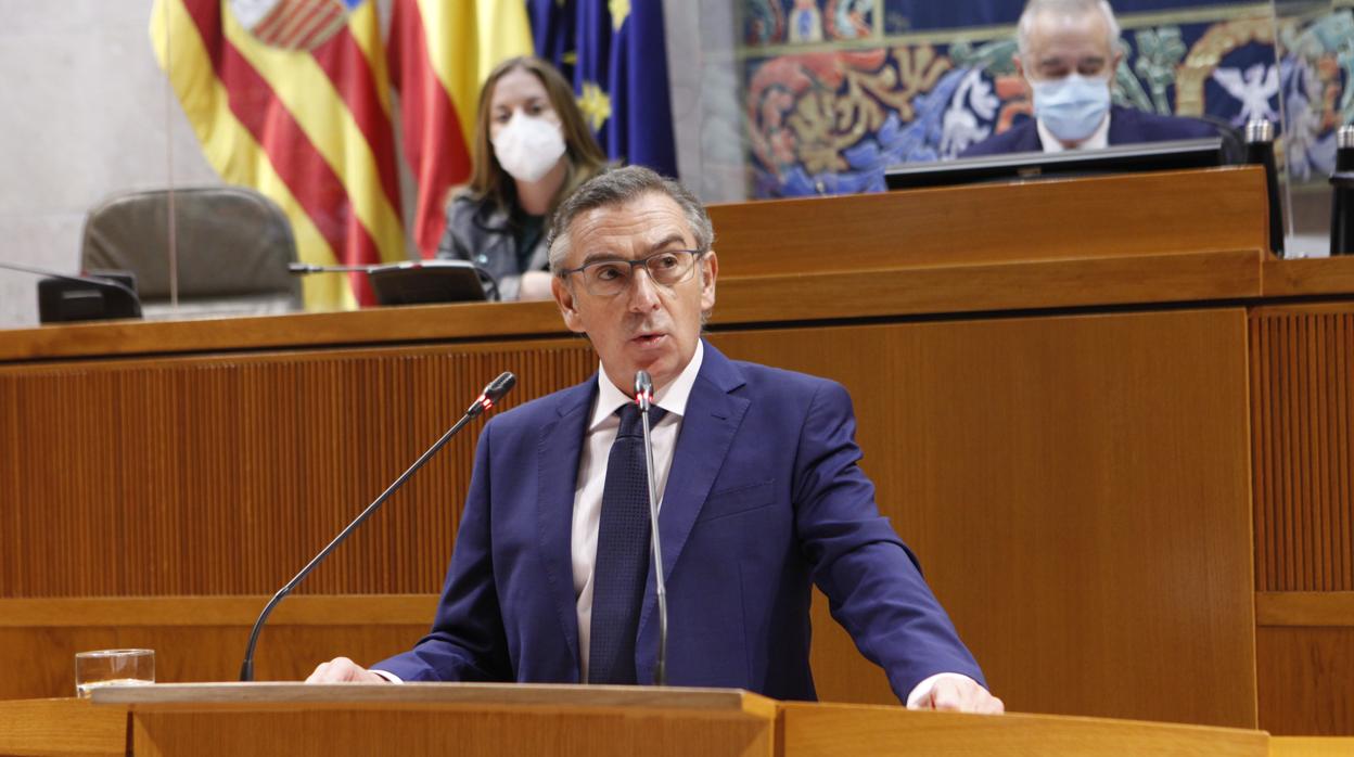 Luis María Beamonte, líder del PP y de la oposición en las Cortes de Aragón, durante su intervención en el Debate sobre el estado de la Comunidad