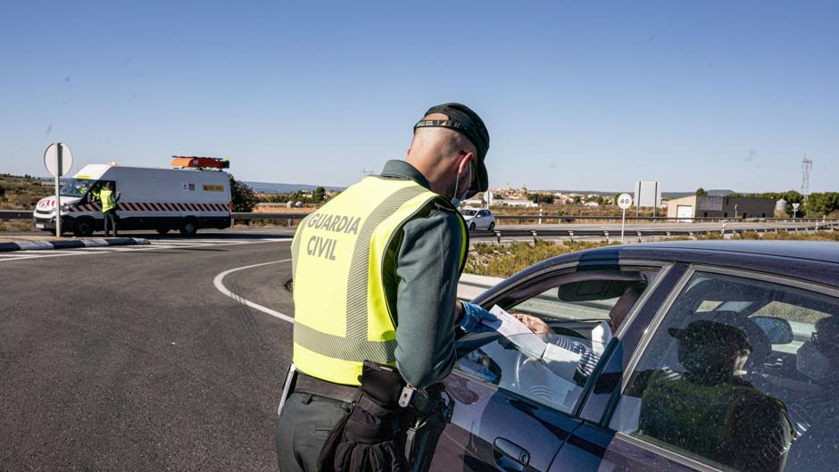 Un puente sin turistas en las carreteras el día que las autonomías españolas cerraron su perímetro