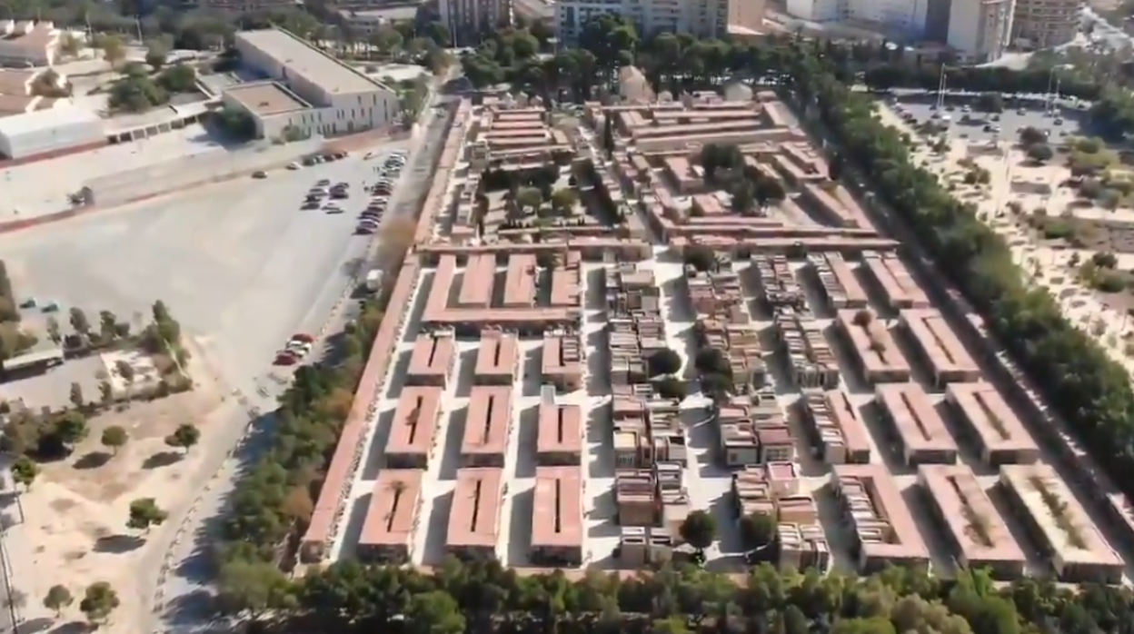 Vista aérea captada por un dron de la Policía Local de Elche de un cementerio de Elche