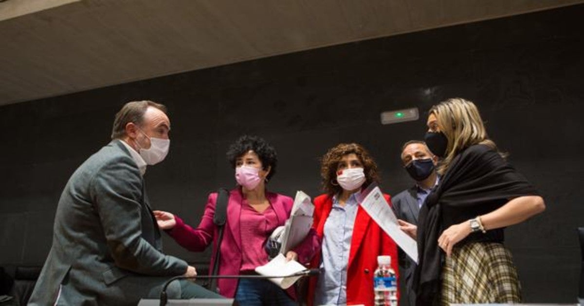 De izquierda a derecha, Javier Esparza, Inma Jurío, Yolanda Ibáñez, Juan L. Sánchez de Muniain y Silvia Domench