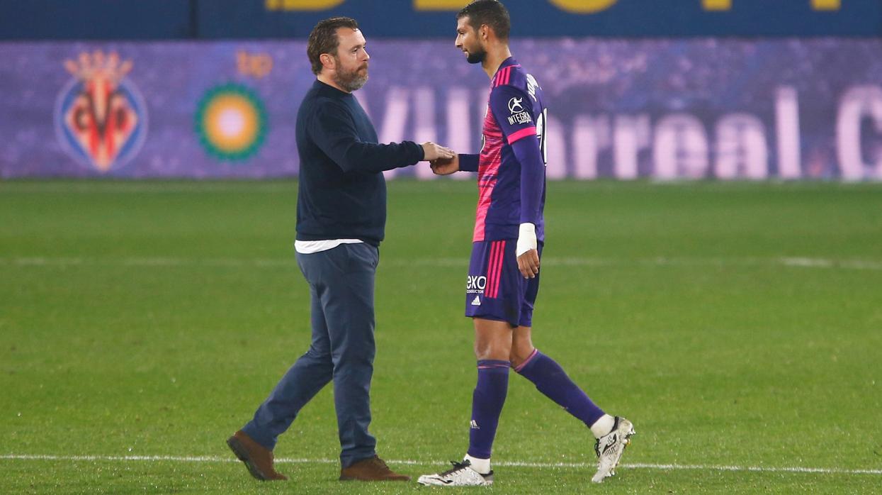 Sergio González y Joaquín se saludan al terminar el partido