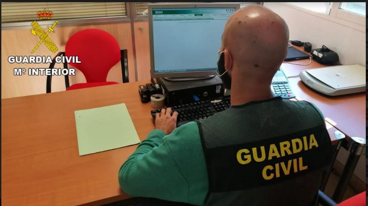 Imagen de uno de los agentes que participó en la operación