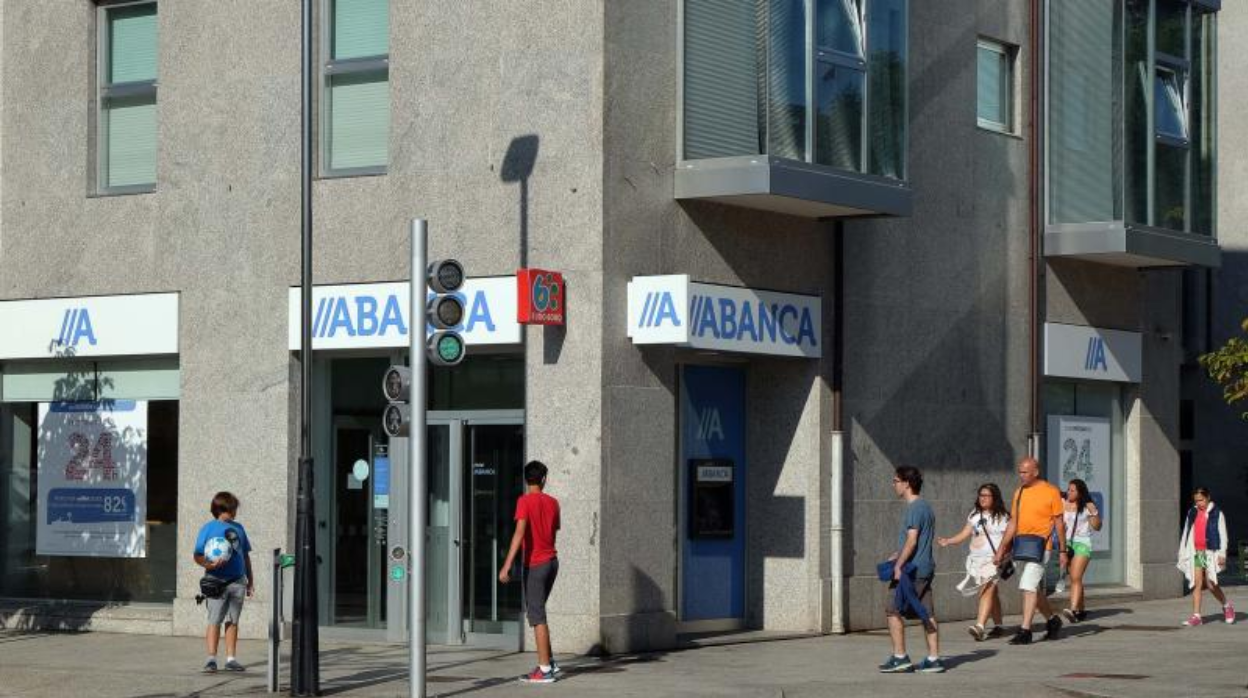 Una oficina de Abanca en Santiago