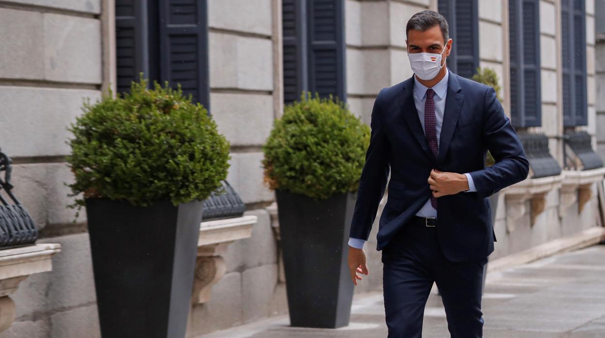 El presidente del Gobierno, Pedro Sánchez, llegando al Congreso esta mañana para un acto homenaje a Manuel Azaña