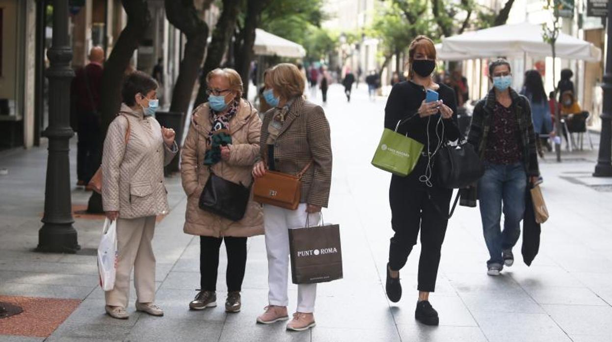 Ambiente en una calle de Orense, en una imagen reciente