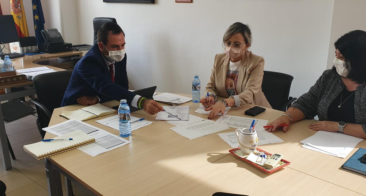 José Gutiérrez y Silvia Fernández durante la reunión