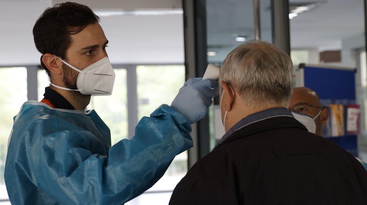 Realización de test de antígenos, esta semana, en el distrito madrileño de Vicálvaro