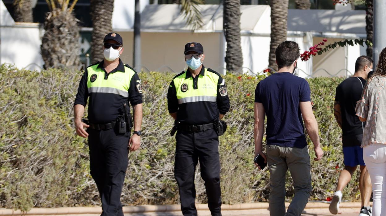 Imagen de archivo de agentes de la Policía Local de Alicante