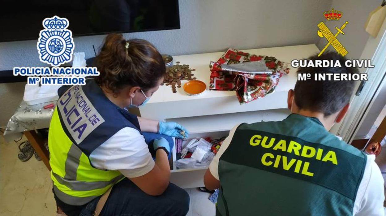 Imagen de uno de los registros de la Policía Nacional y la Guardia Civil