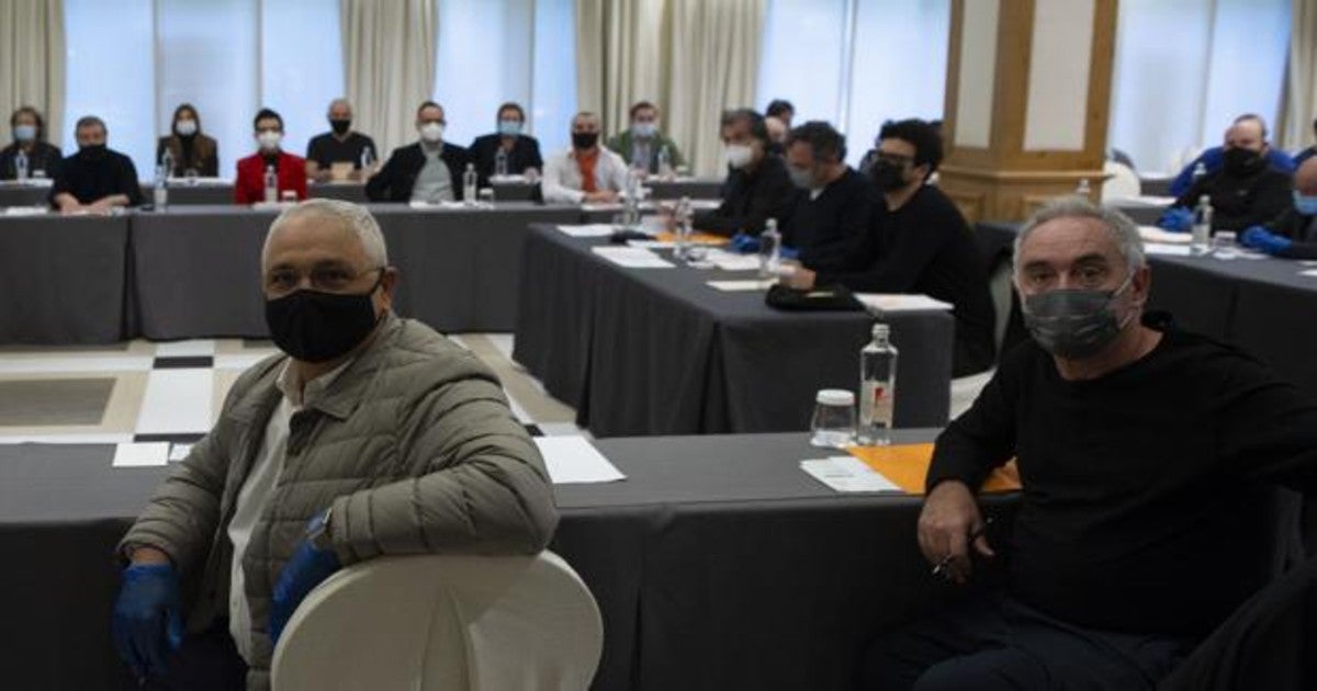 Algunos de los cocineros reunidos ayer en Barcelona