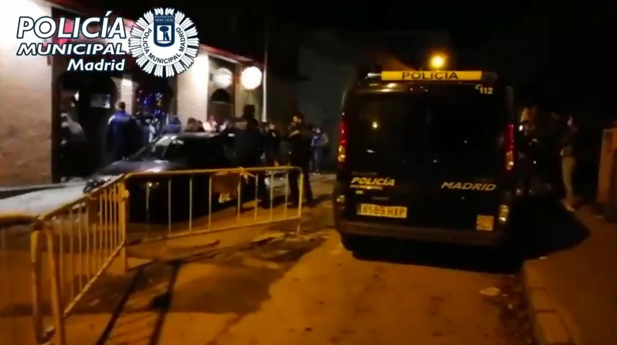 Actuación de la Policía Municipal en el bar de Latina en cuyo interior fueron identificadas 86 personas