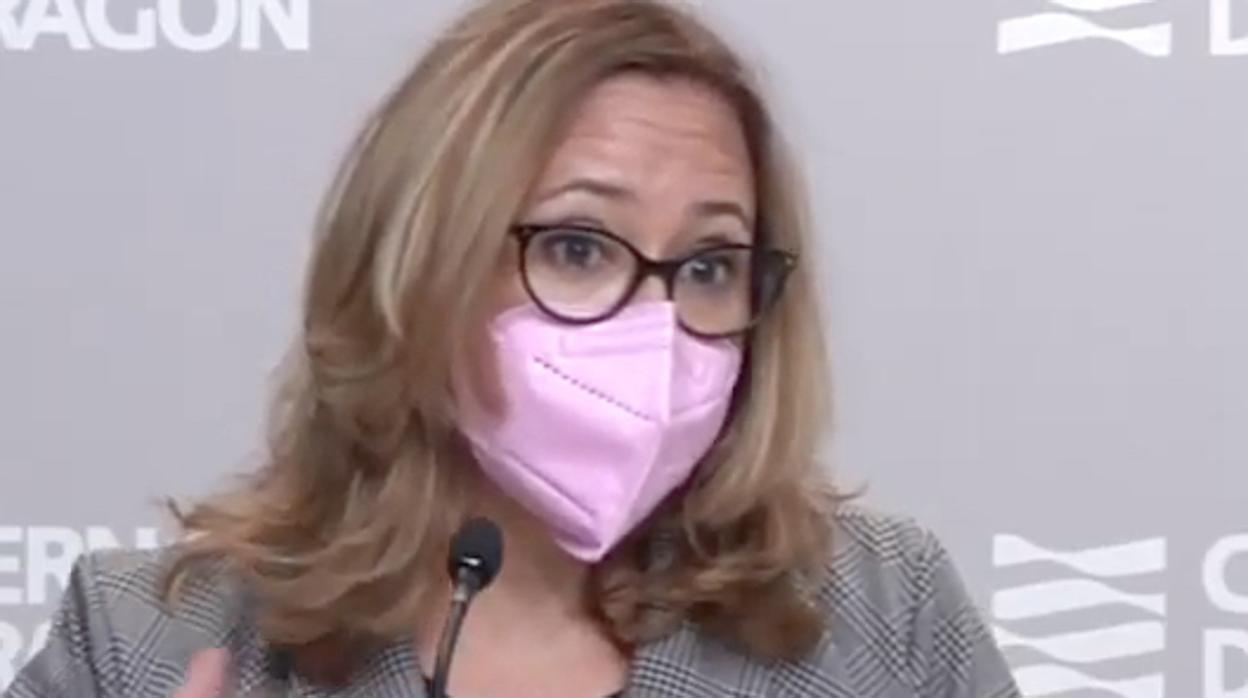 La portavoz del Gobierno aragonés, Mayte Pérez, durante la rueda de prensa en la que anunció la construcción de los tres nuevos colegios en Zaragoza y María de Huerva