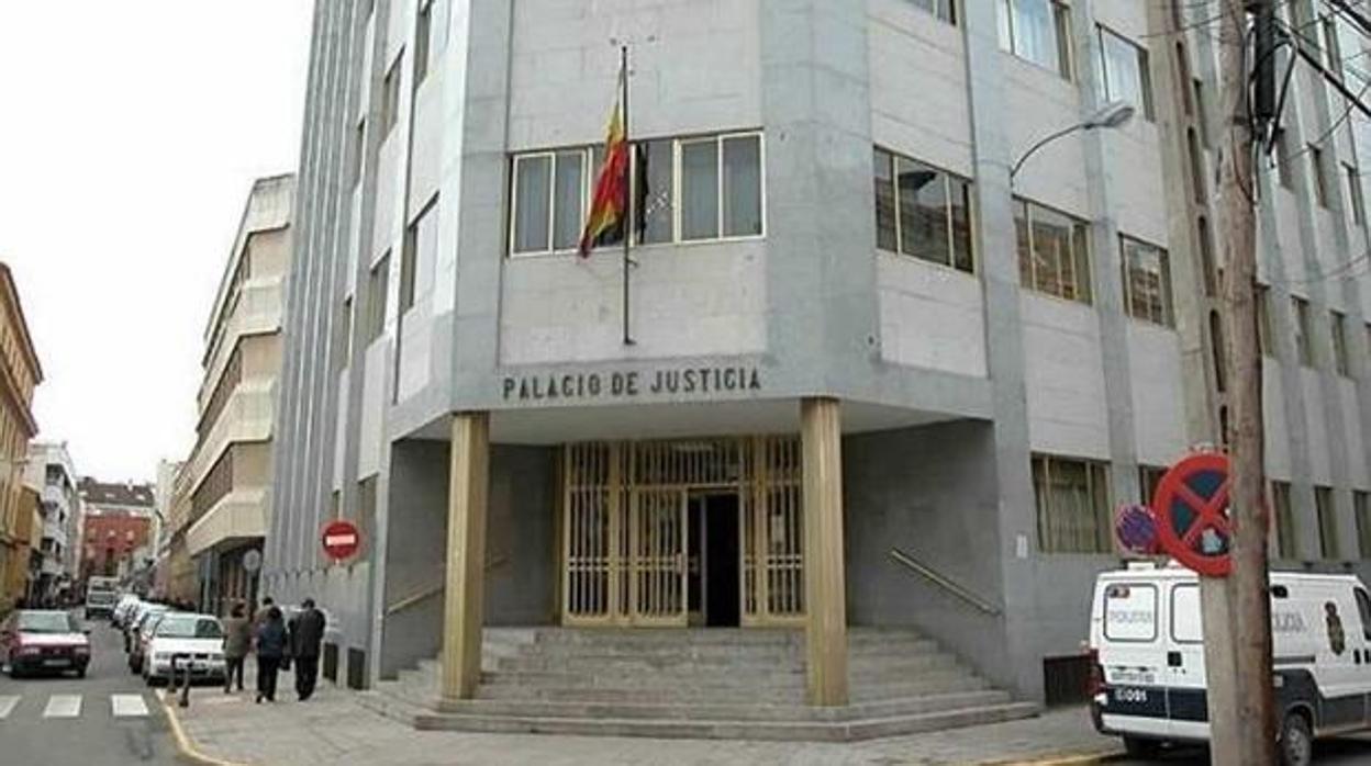 Entrada a la audiencia provincial de Ciudad Real