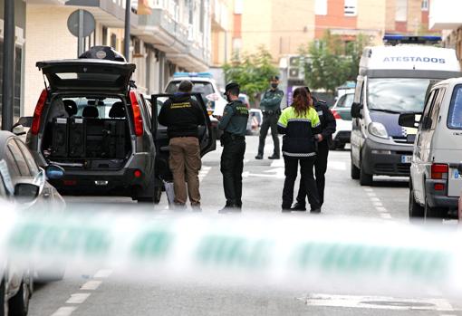 Imagen de agentes de la Guardia Civil en el lugar donde la joven ha sido agredida