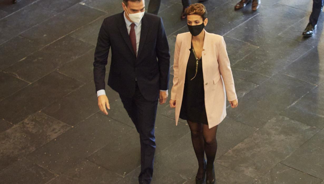 La presidenta de Navarra, María Chivite, y el presidente del Gobierno, Pedro Sánchez