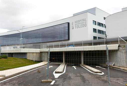 Acceso por coche al nuevo hospital de Toledo, en el barrio del Polígono