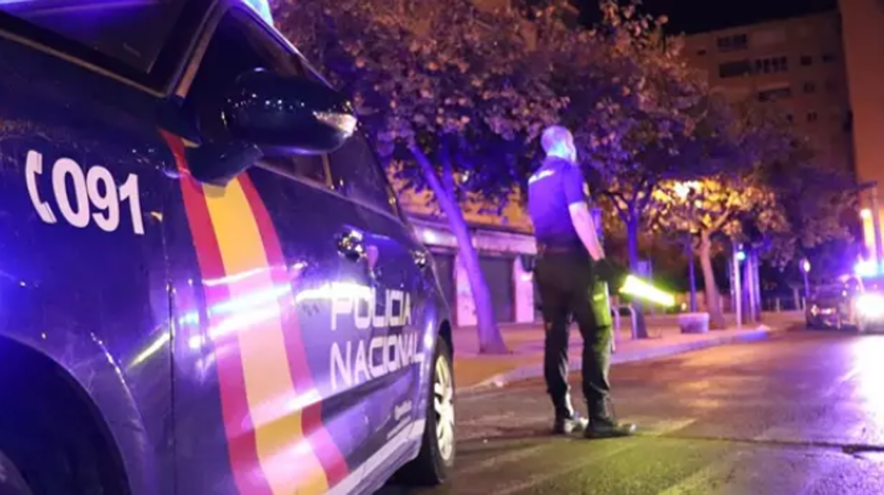 Patrulla nocturna de la Policía Nacional en Valencia