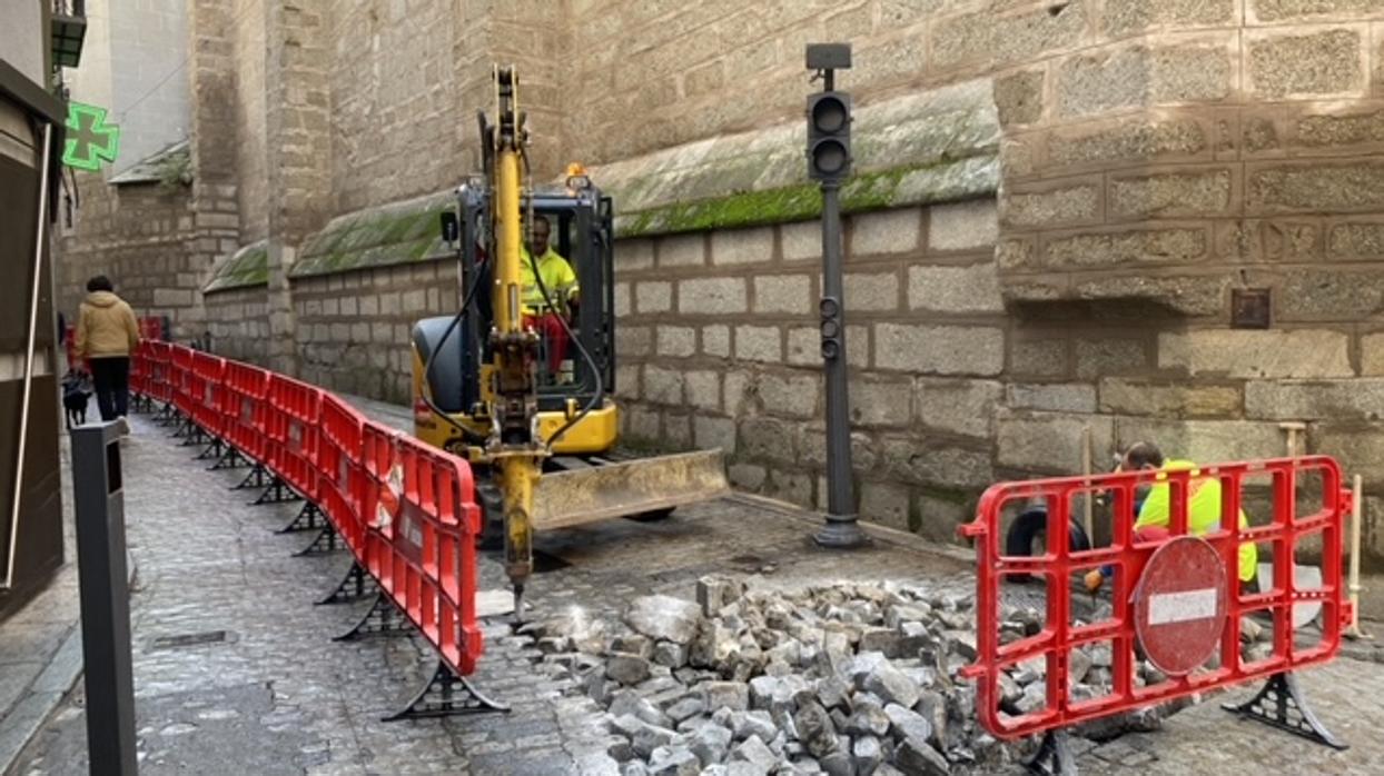 Las obras han comenzado este lunes por la calle Hombre de Palo