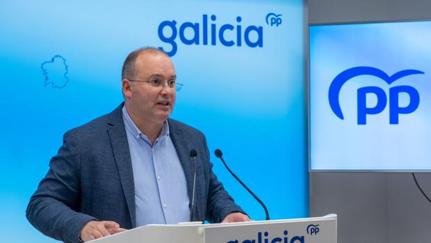 Tellado: «Vox quiere imponer el castellano y el BNG el gallego; el PP, en el centro, en el medio»