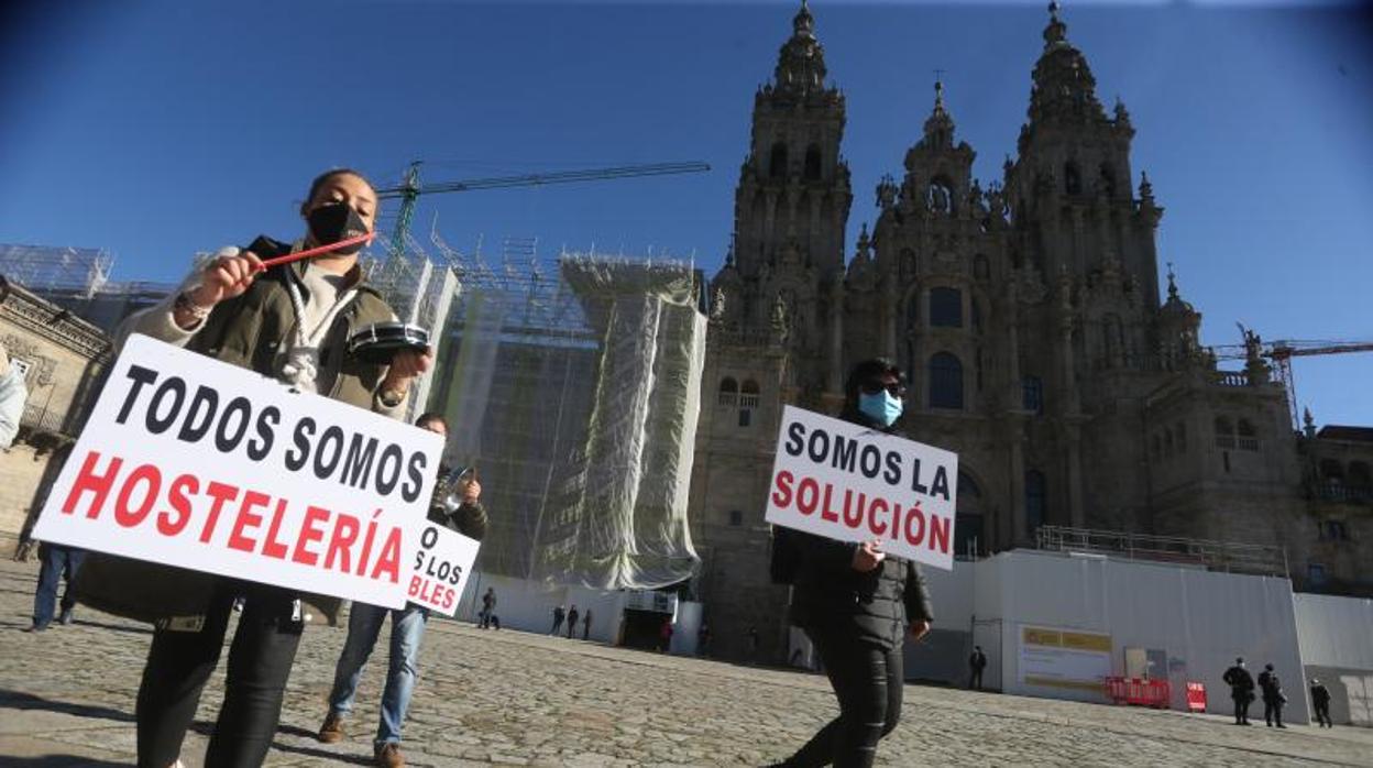 Manifestación del sector de la hostelería, este martes en la Plaza del Obradoiro de Santiago