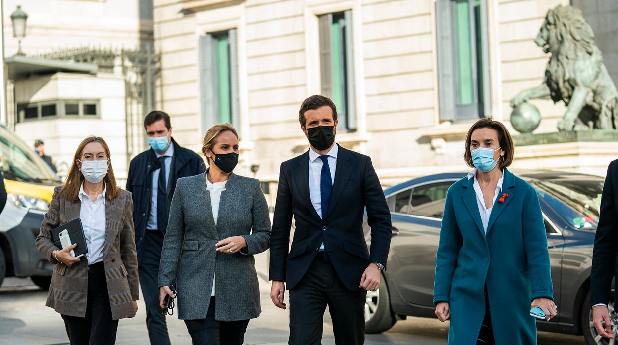 Ana Pastor, Ana Camins, Pablo Casado y Cuca Gamarra, esta mañana ante el Congreso de los Diputados