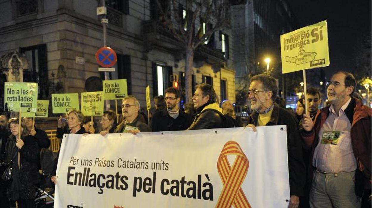 Manifestación en Barcelona, en 2012, a favor de la inmersión lingüística y en contra de la LOMCE