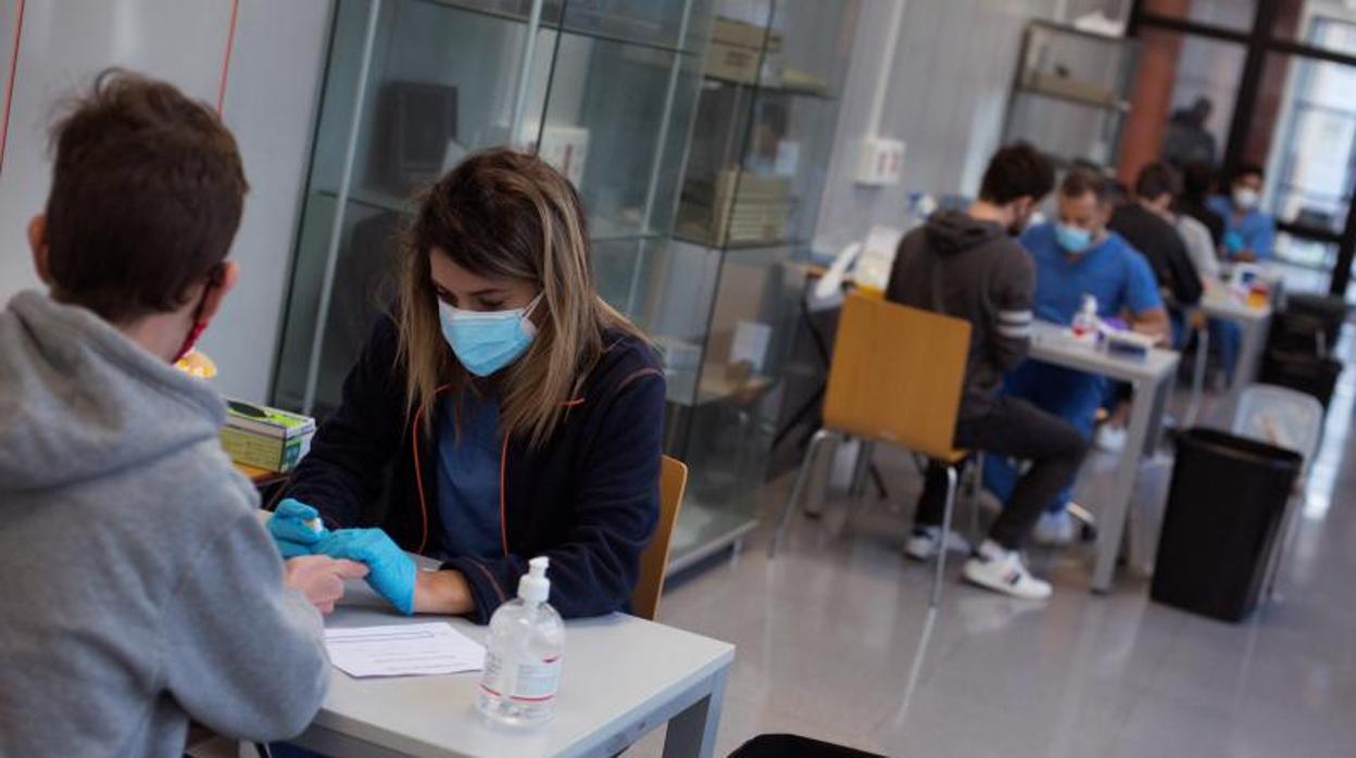 Recogida de muestras serológicas a alumnos de la Universidad de Vigo