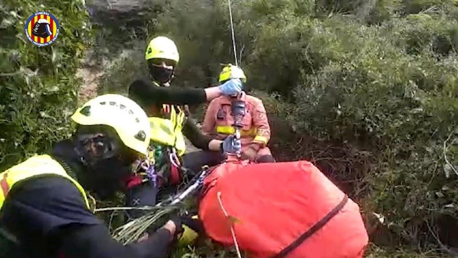 Muere un excursionista tras caer de veinte metros de altura en una montaña en Valencia