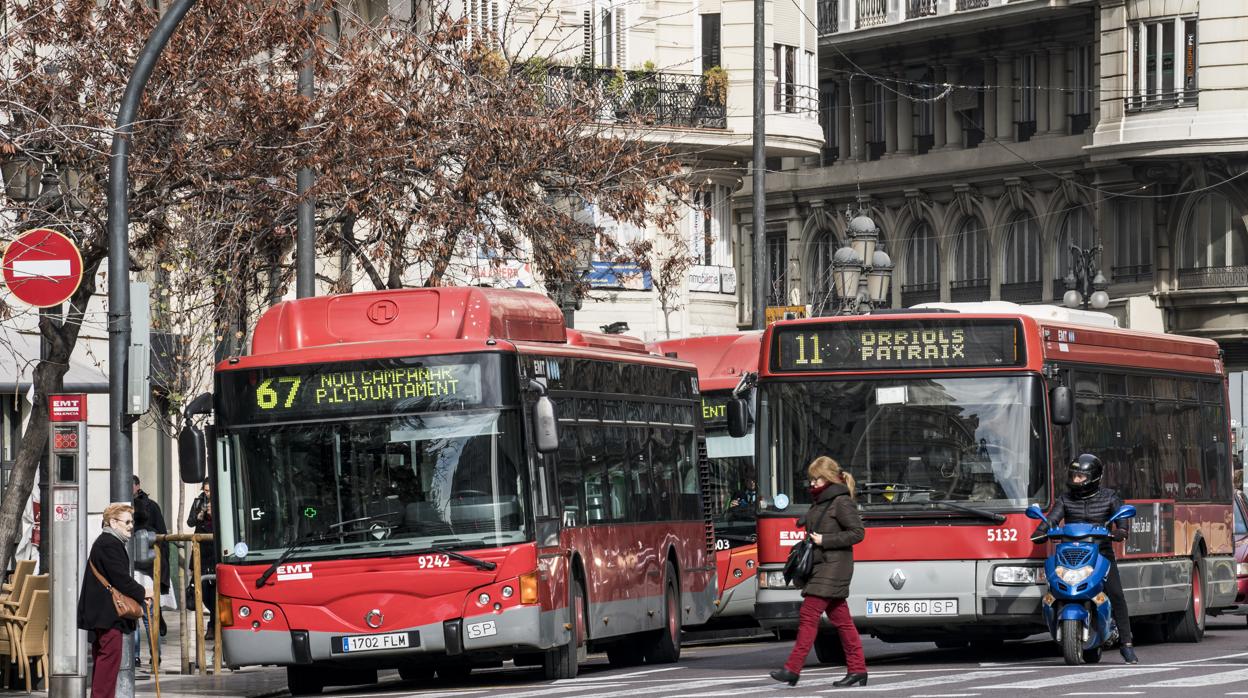 Imagen de archivo de autobuses de la EMT de Valencia