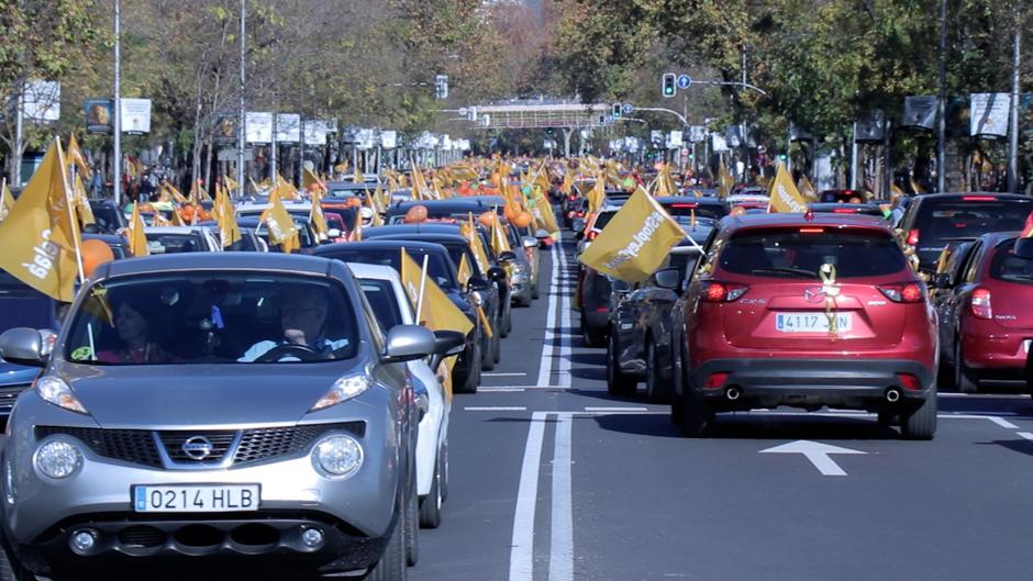 Así ha sido la gran manifestación contra la «ley Celaá»: miles de coches recorren el centro de Madrid