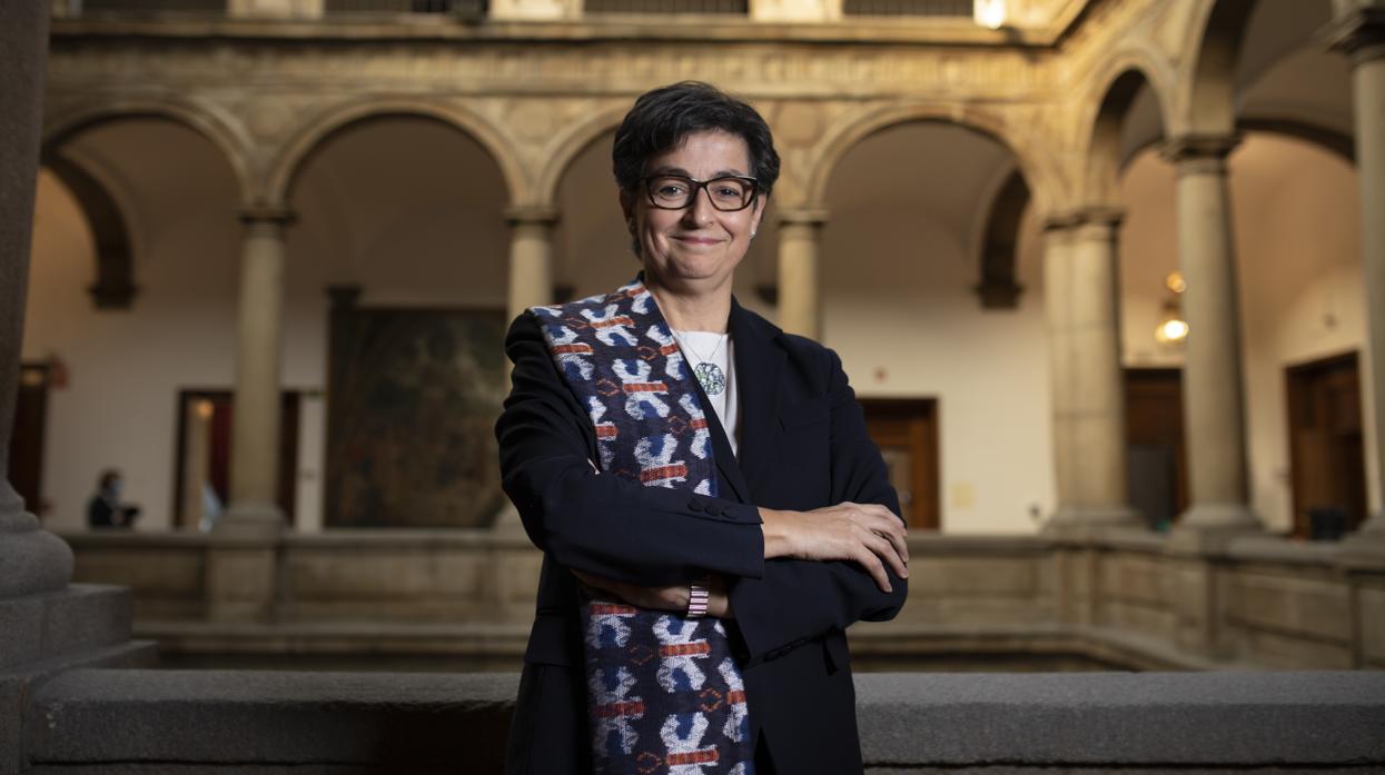 La ministra Arantxa Gonzalez Laya posa para ABC en el Palacio de Santa Cruz, sede del Ministerio