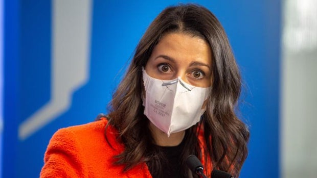 Arrimadas anuncia que Ciudadanos concurrirá en solitario a las elecciones catalanas