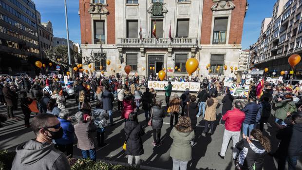 La «marea naranja» contra la Ley Celaá llega a León