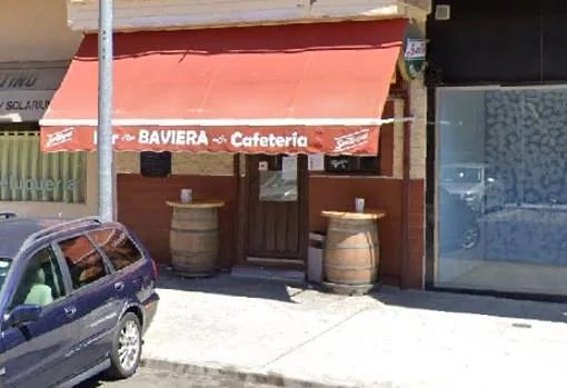 El bar se encuentra en la calle de La Rioja, junto a la Comandancia de la Guardia Civil
