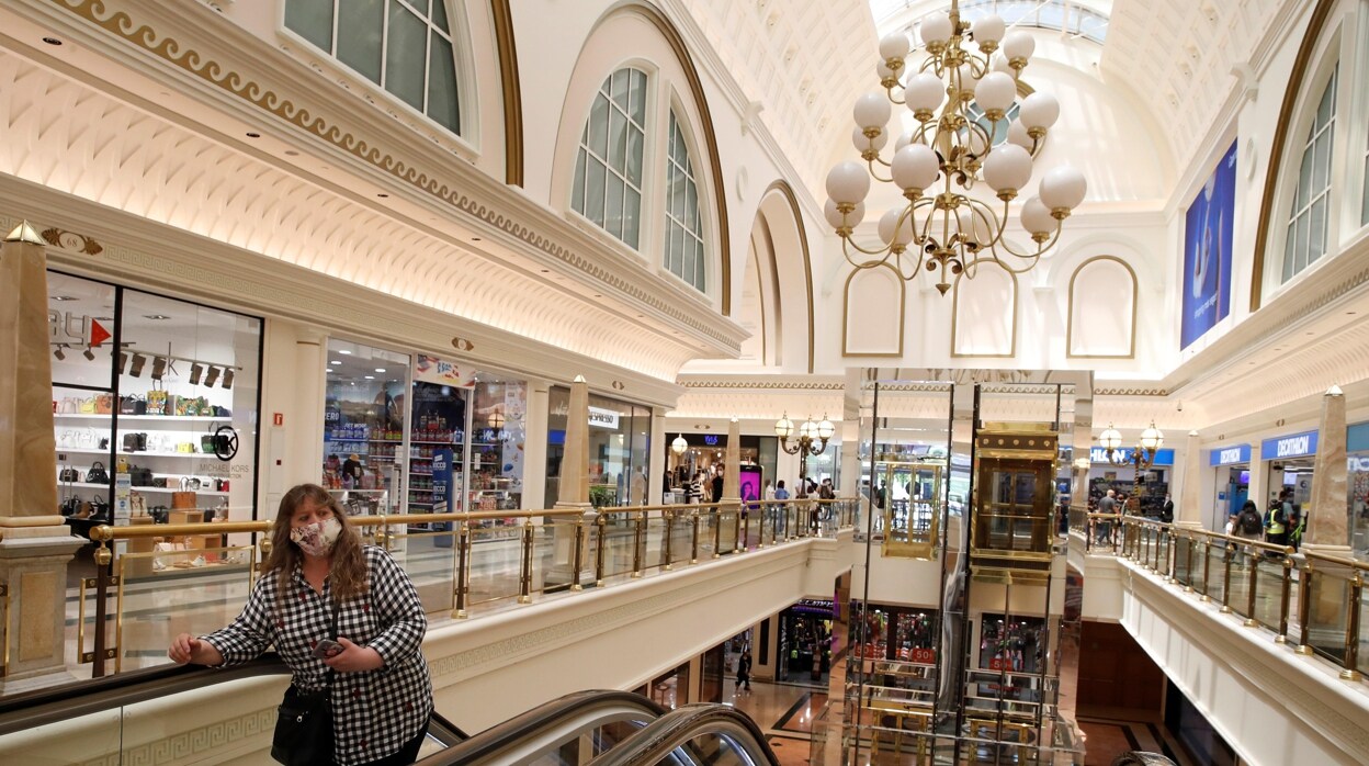 Interior del centro comercial Gran Via 2 de Barcelona en una imagen de archivo