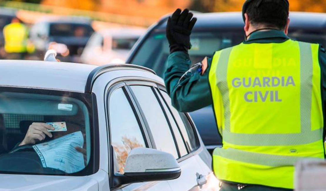 El detenido viajaba en un vehículo con otras dos personas