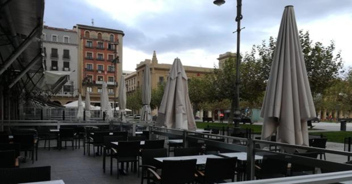 Hoy las terrazas de la Plaza del Castillo volverán a tener vida tras cambiar las medidas contra el Covid-19