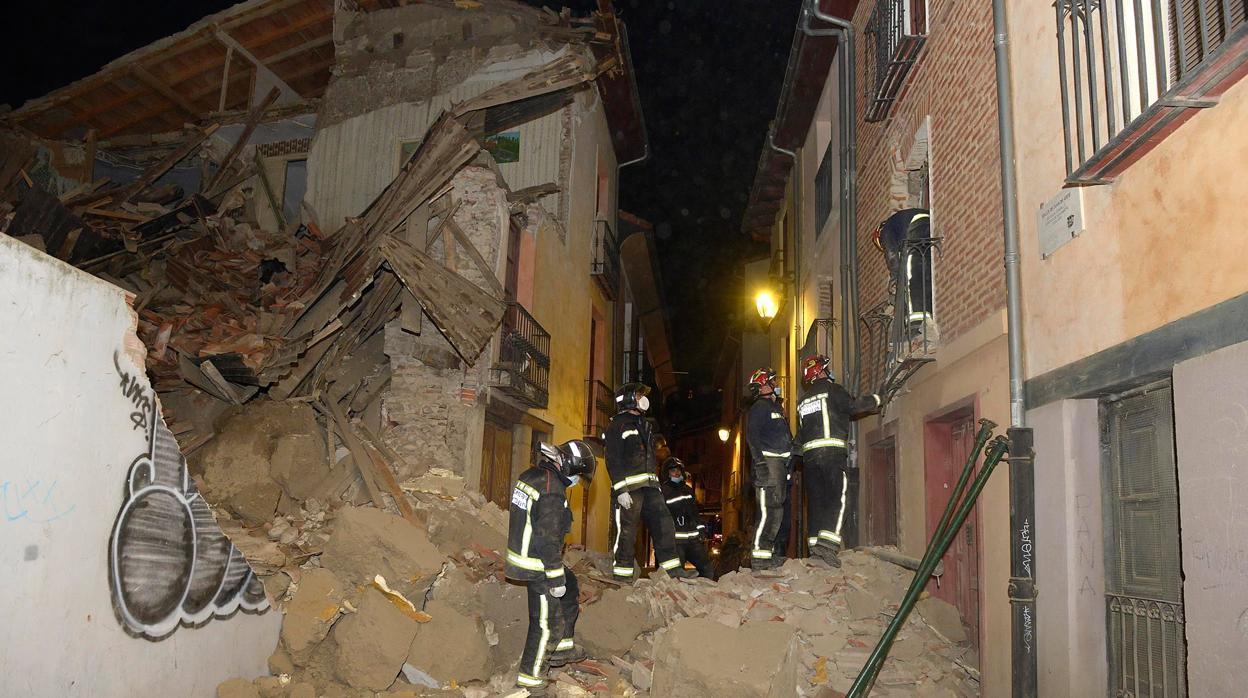 Se derrumba un edificio deshabitado en el Barrio Húmedo de León