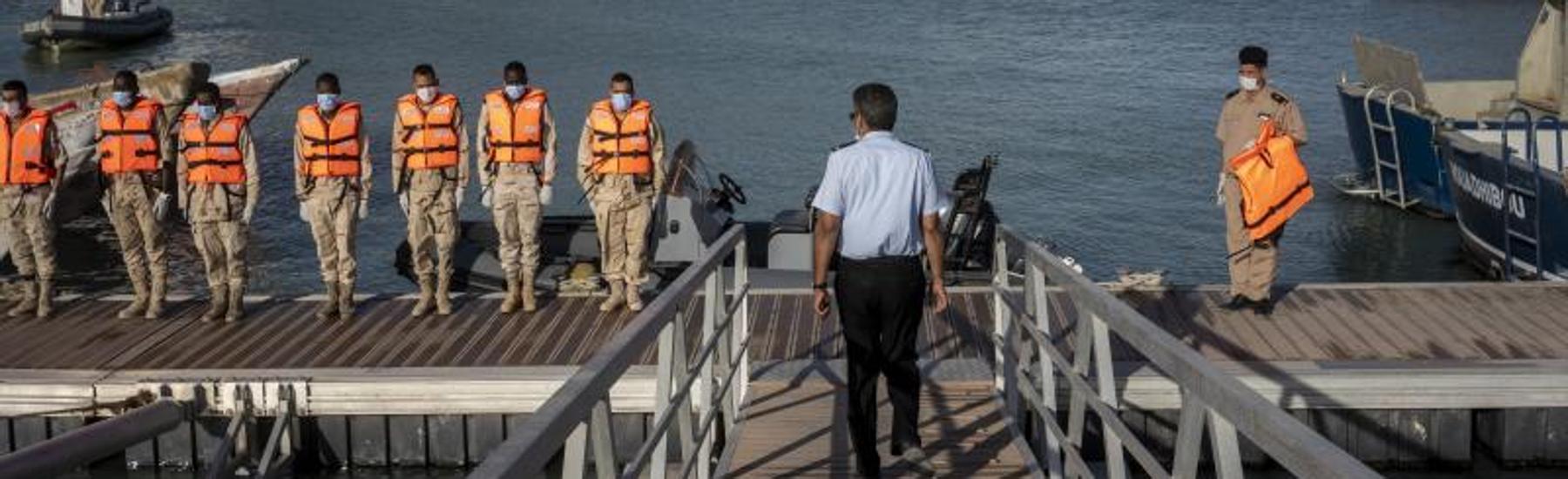 Patrulla de la Guardia Costera mauritana en su sede de Nuadibú