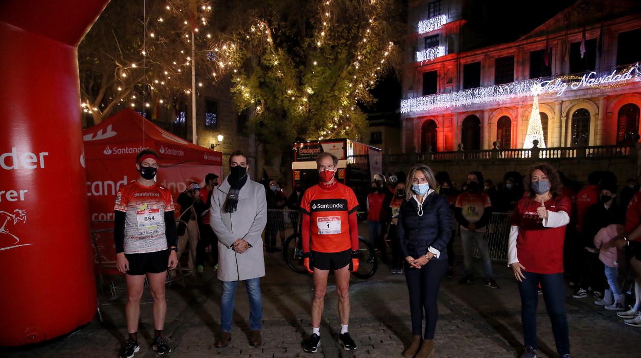 La alcaldesa con Abel Antón concejales y el organizador, Rubén Lozano