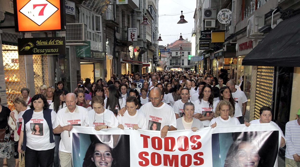 Manifestación en recuerdo de Sonia Iglesias en las calles de Pontevedra