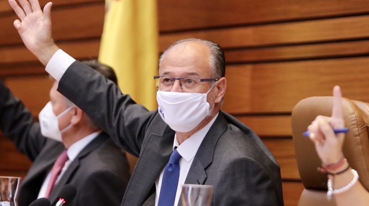 Luis Fuentes, durante un pleno de las Cortes, en una imagen de archivo