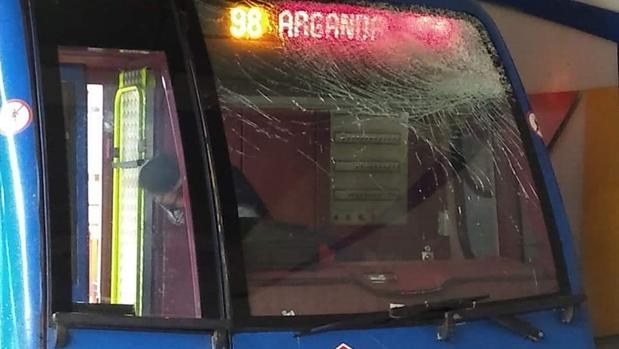 Desalojan un convoy de Metro tras recibir una pedrada en la cabina del conductor