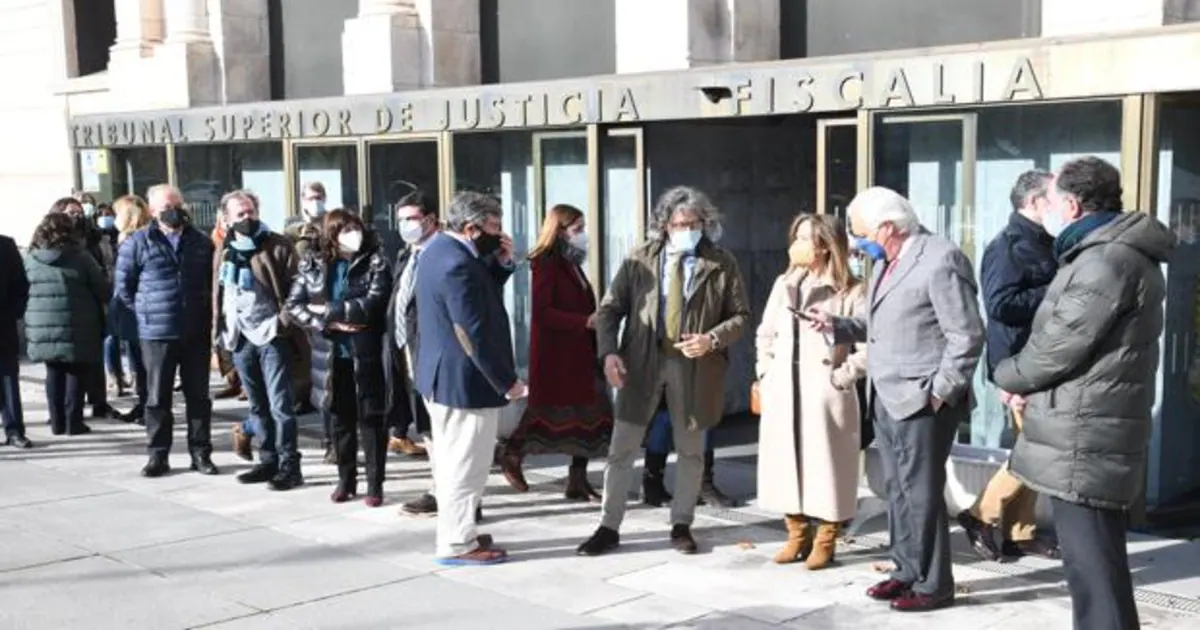 Concentración frente a las puertas del la sede del TSJ en Burgos