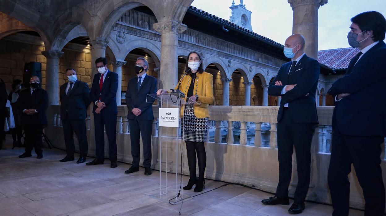 La ministra de Industria, Comercio y Turismo, Reyes Maroto, en el Parador San Marcos de León