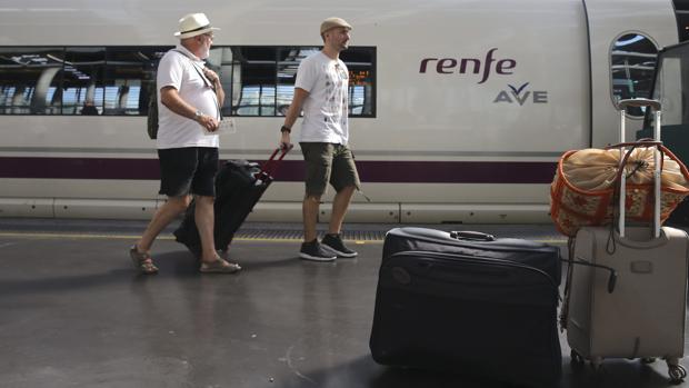 Cae la llegada de turistas extranjeros a Madrid un 94,7% y el gasto un 93,8% en octubre